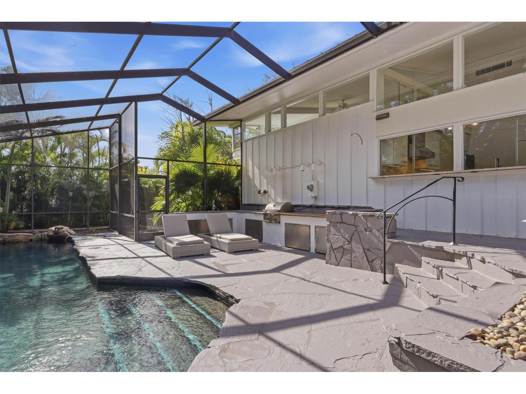 425 Partridge Circle Sarasota FL 34236 A4677779 image40