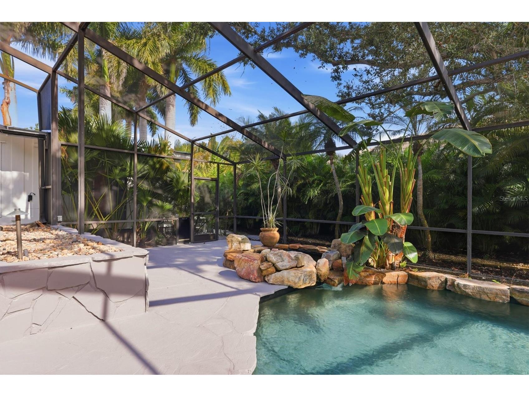 425 Partridge Circle Sarasota FL 34236 A4677779 image41