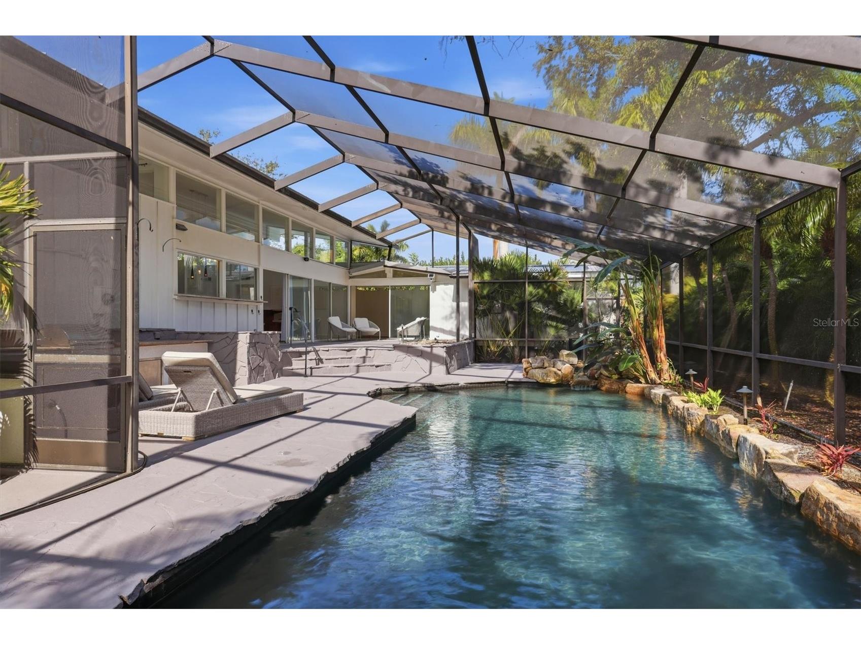 425 Partridge Circle Sarasota FL 34236 A4677779 image44