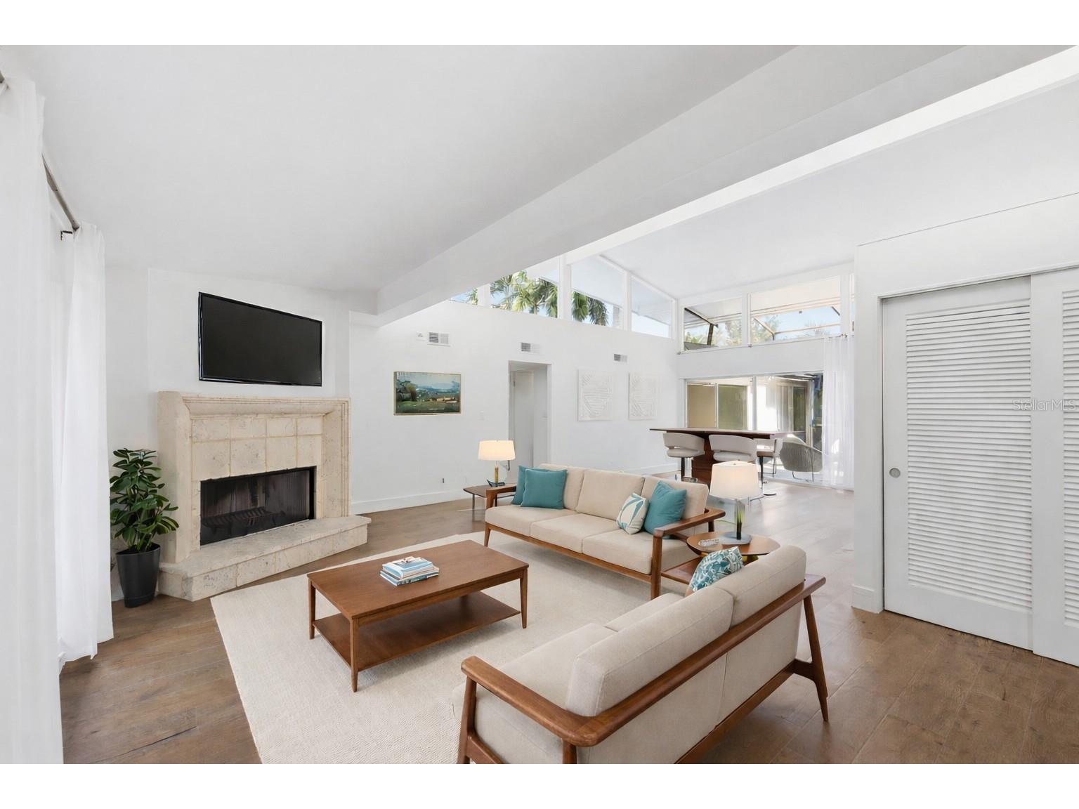 425 Partridge Circle Sarasota FL 34236 A4677779 image5