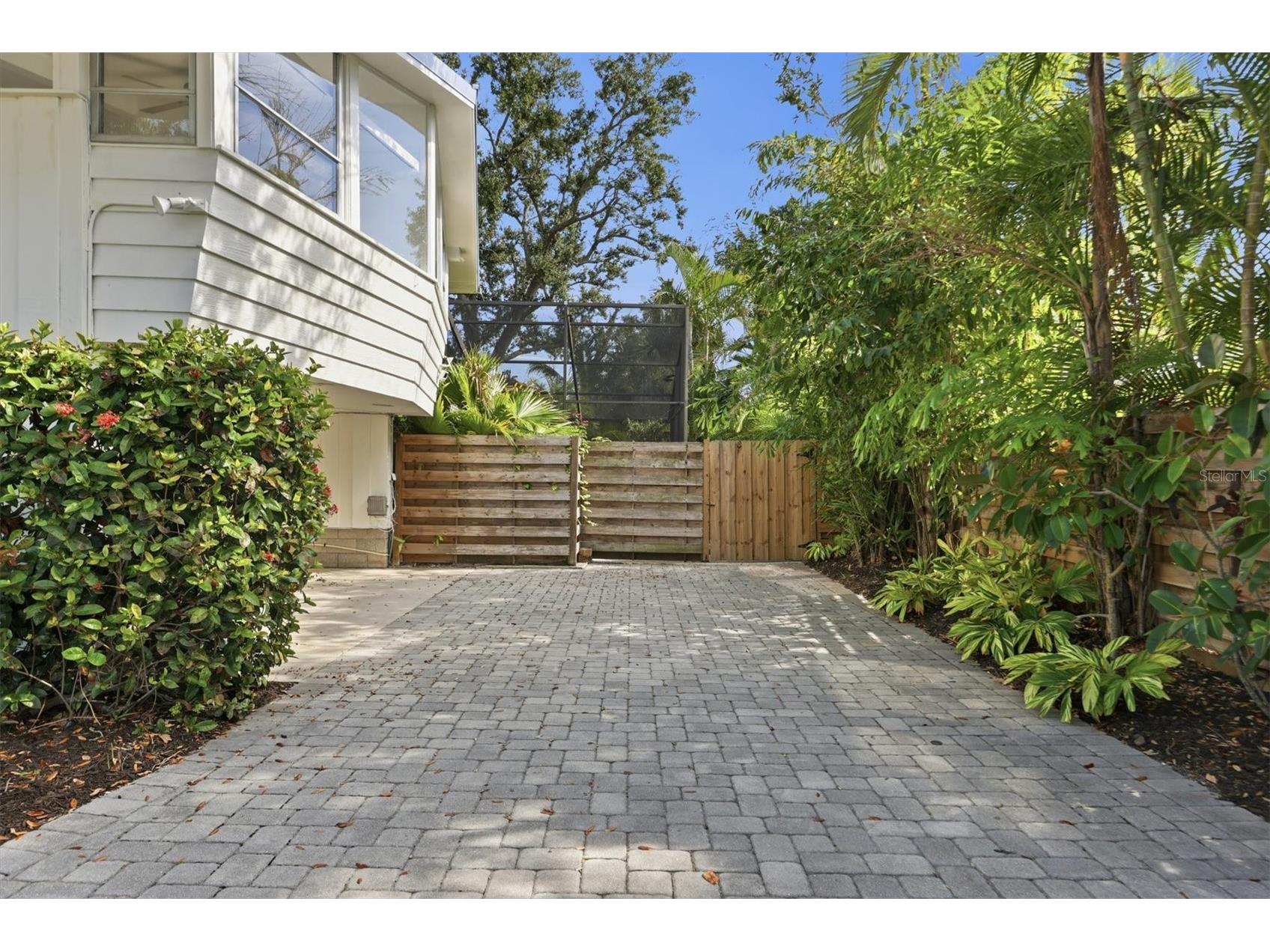 425 Partridge Circle Sarasota FL 34236 A4677779 image53