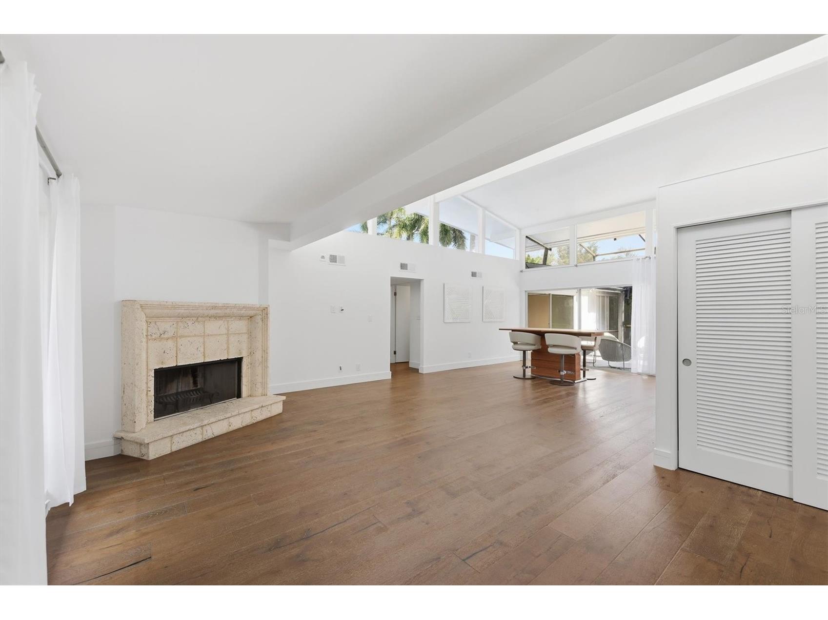 425 Partridge Circle Sarasota FL 34236 A4677779 image6