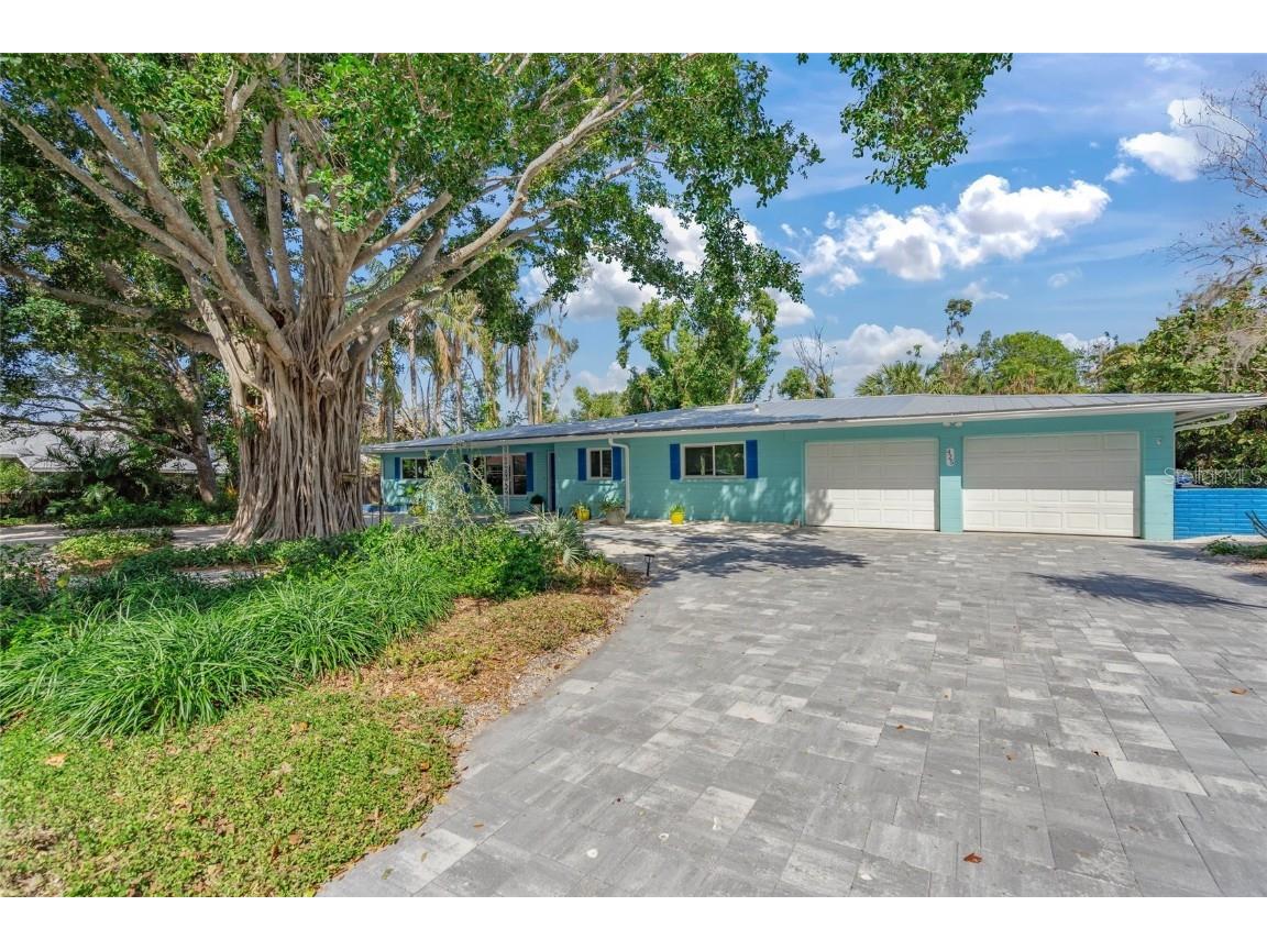 425 Poincianna Drive Sarasota FL 34243 A4643592 image1