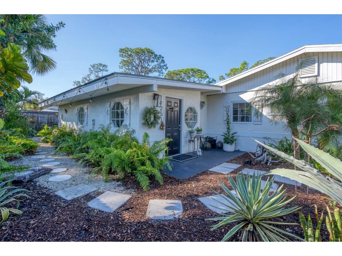 425 W Perry Street Englewood FL 34223 D6134453 image1