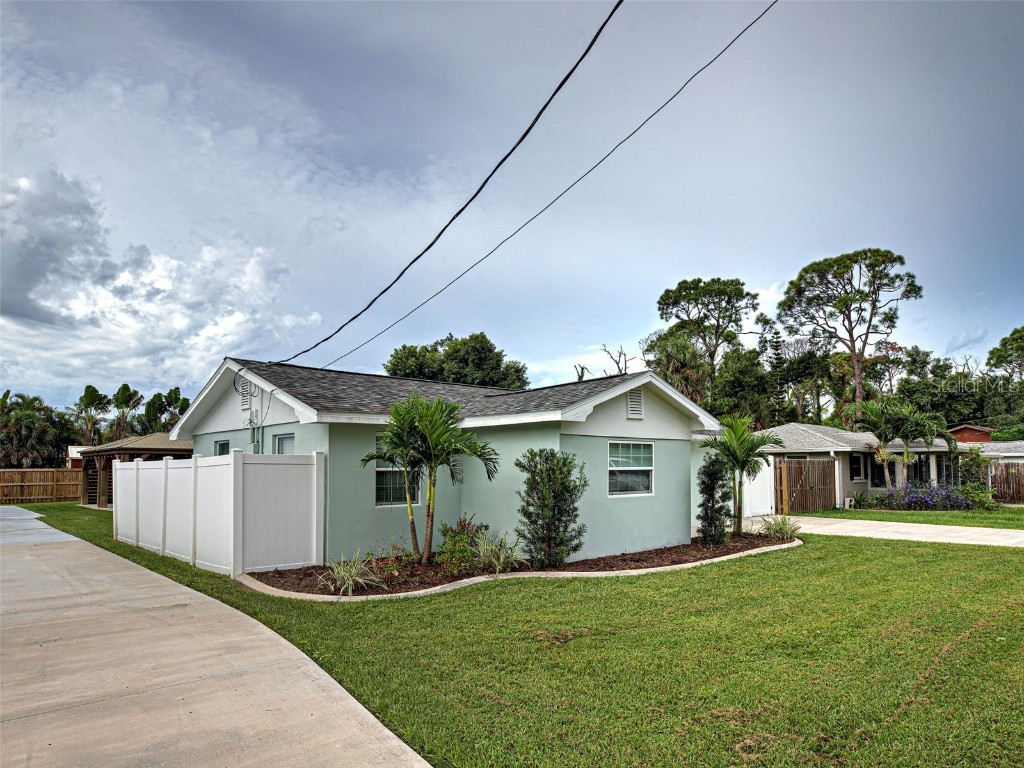 425 Yale Street Englewood FL 34223 D6144141 image1
