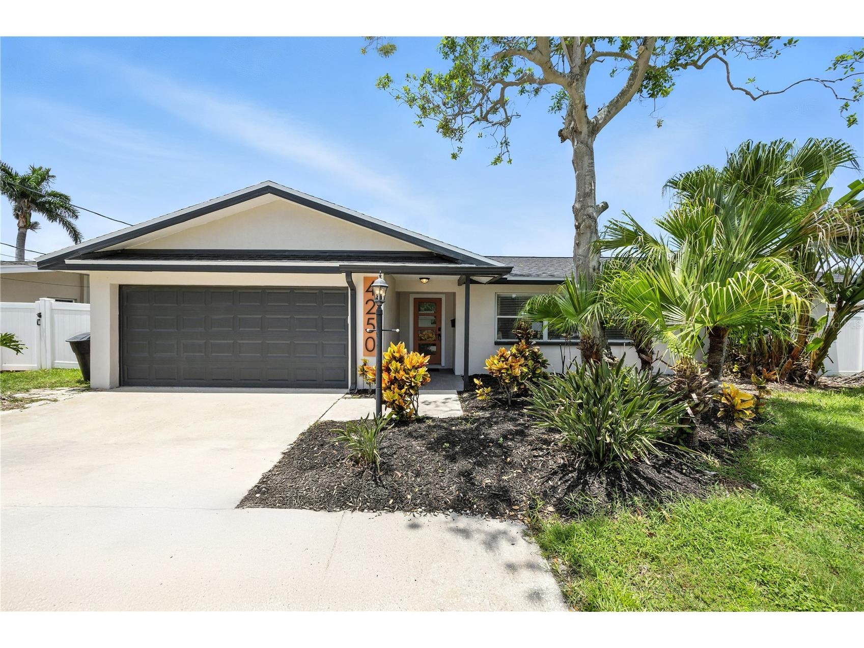 4250 14th Way NE Saint Petersburg FL 33703 TB8415274 image1