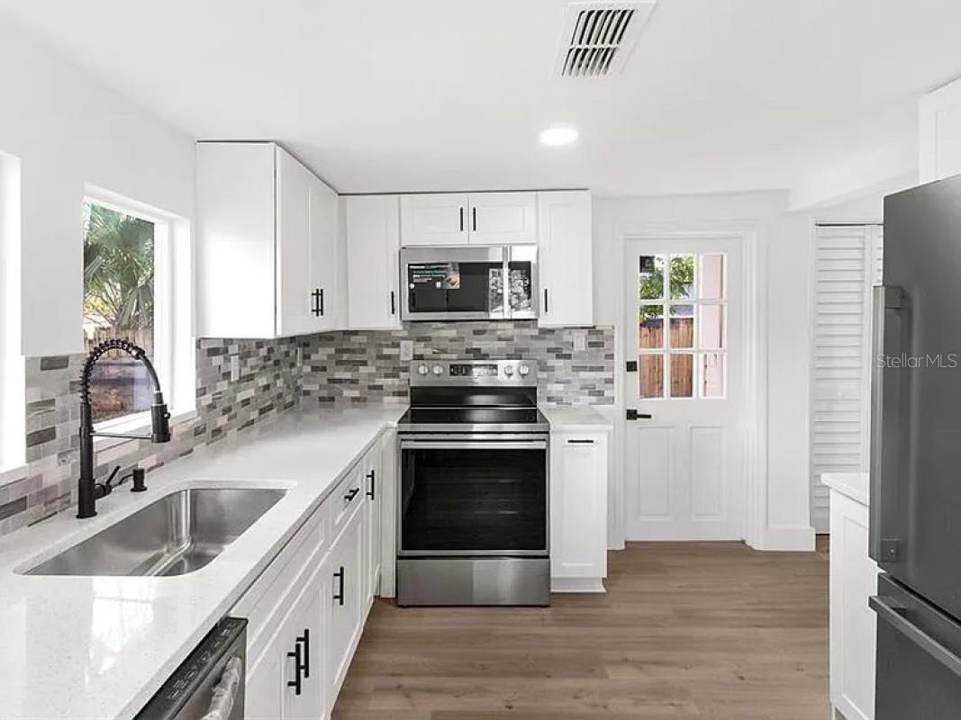 4251 Tangerine Avenue Sanford FL 32773 A4689152 image11