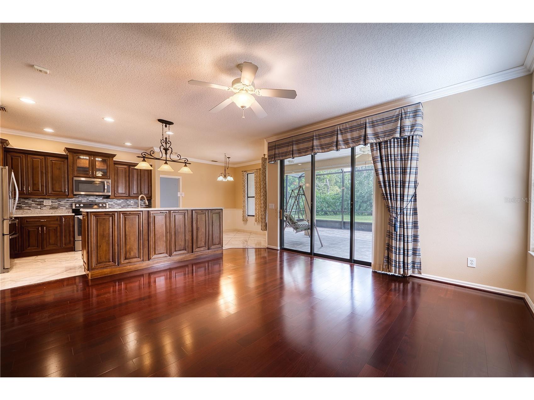 4252 Mackay Falls Terrace Sarasota FL 34243 A4695428 image10
