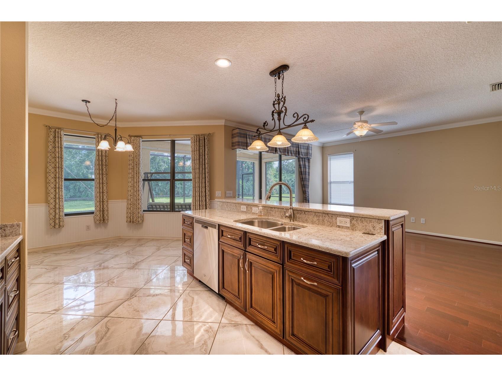 4252 Mackay Falls Terrace Sarasota FL 34243 A4695428 image12