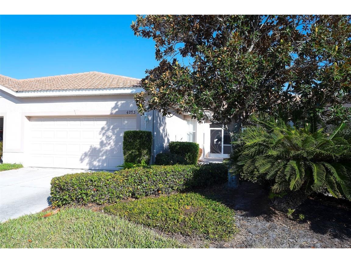 4253 Cascade Falls Drive Sarasota FL 34243 A4671108 image1