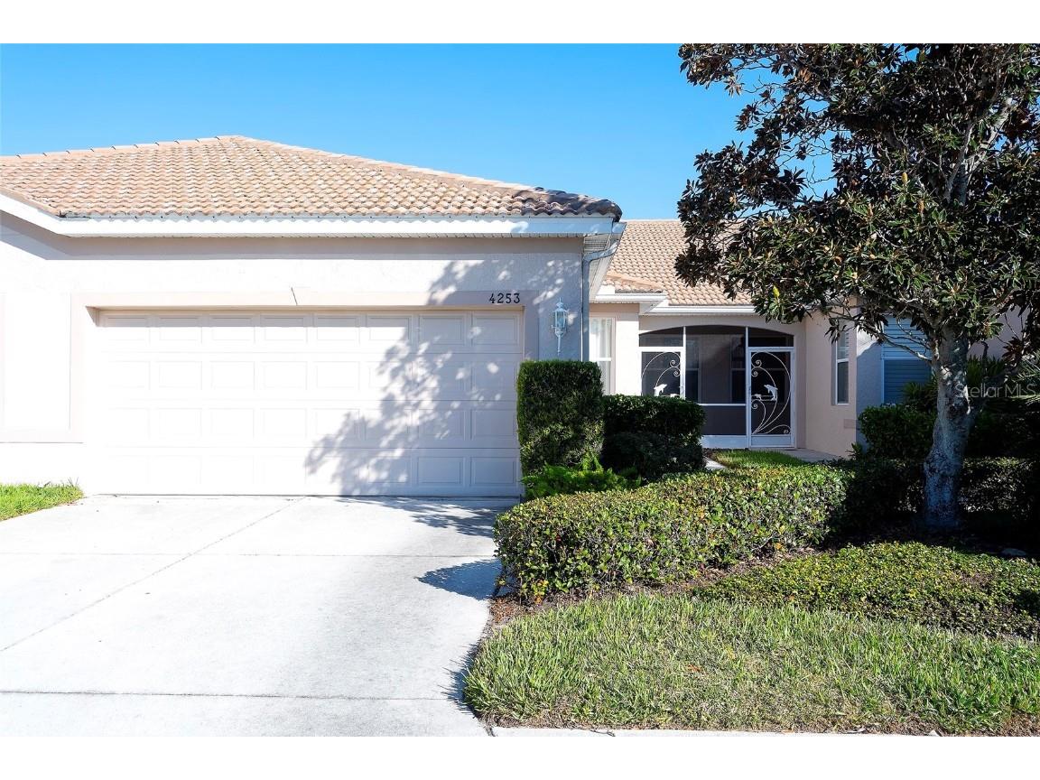 4253 Cascade Falls Drive Sarasota FL 34243 A4671108 image2