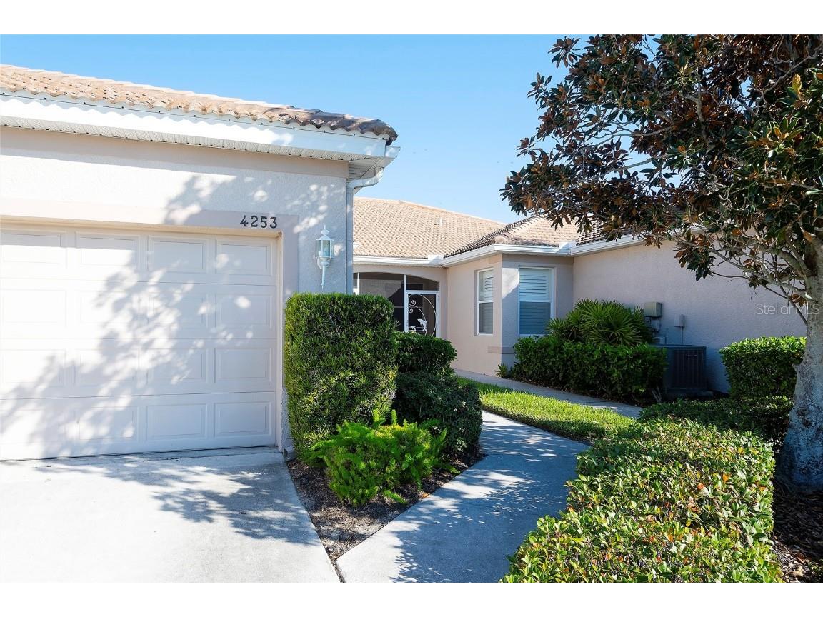 4253 Cascade Falls Drive Sarasota FL 34243 A4671108 image3