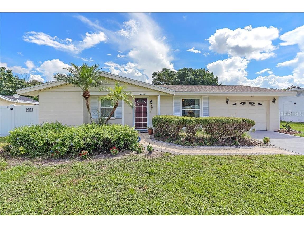 4253 Deerfield Drive Sarasota FL 34233 A4547826 image1