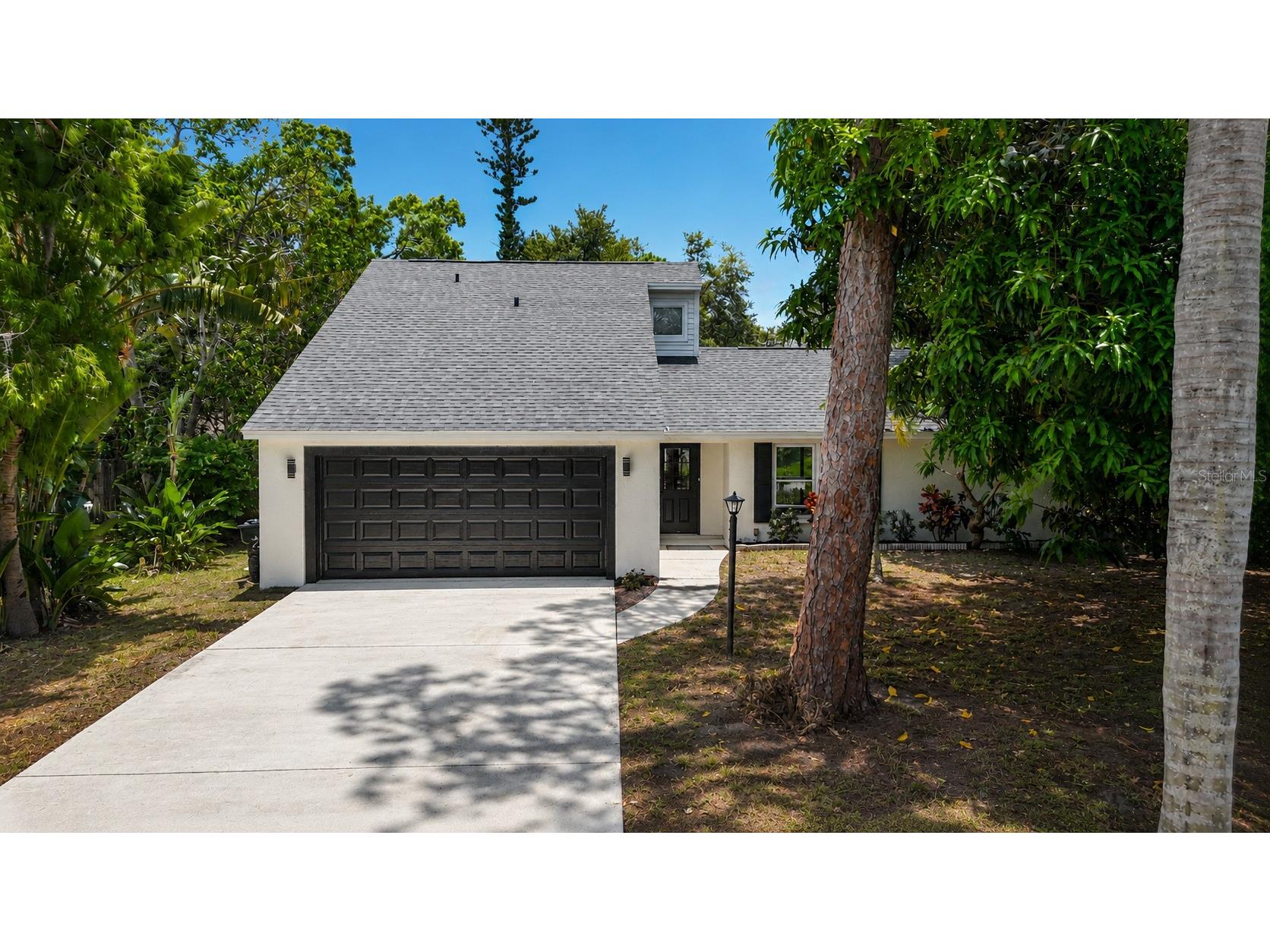 4256 King Richard Lane Sarasota FL 34232 A4698470 image1
