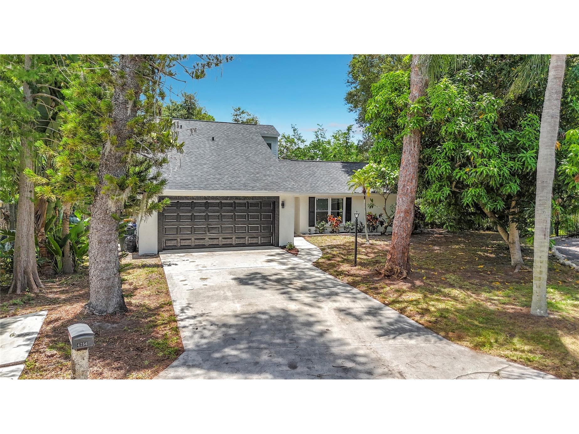 4256 King Richard Lane Sarasota FL 34232 A4698470 image2