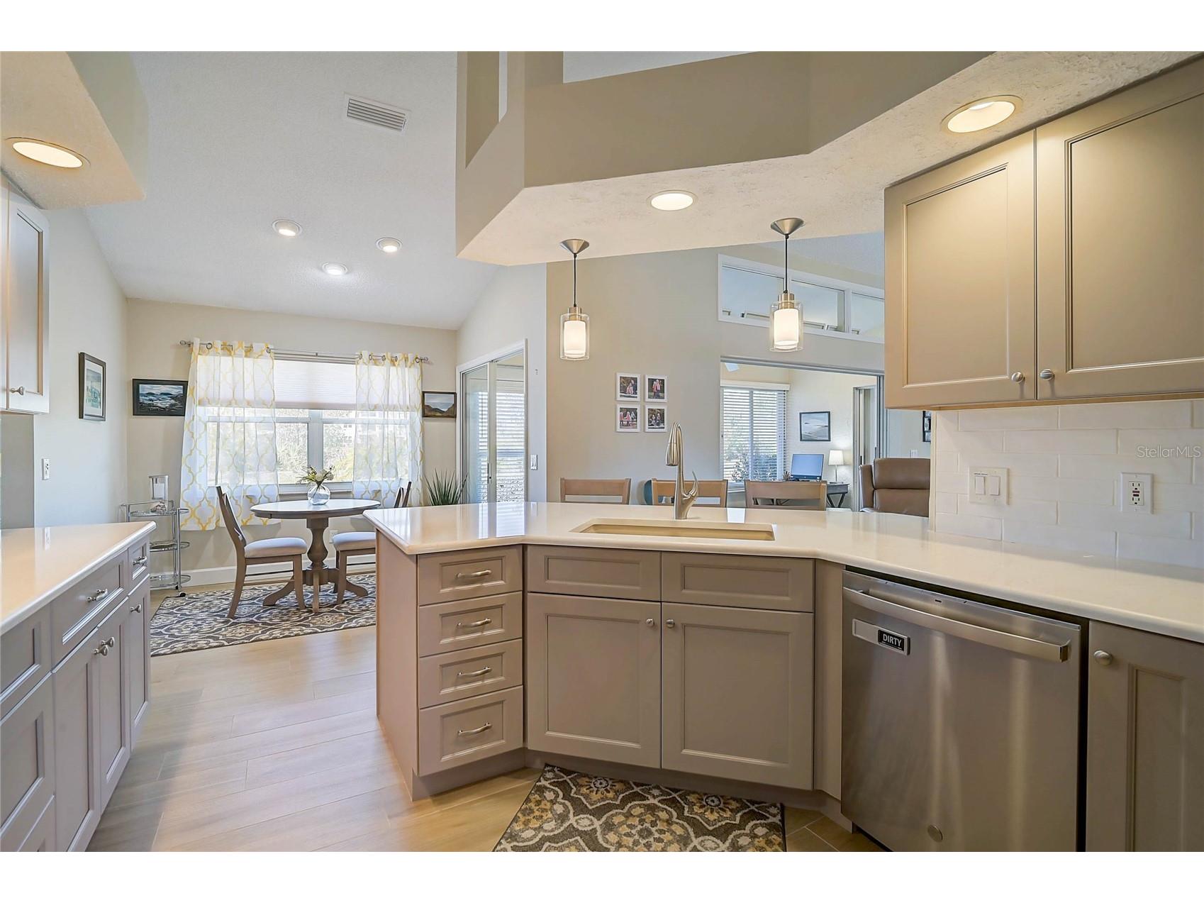 426 Bermuda Isles Circle Venice FL 34292 A4683991 image10