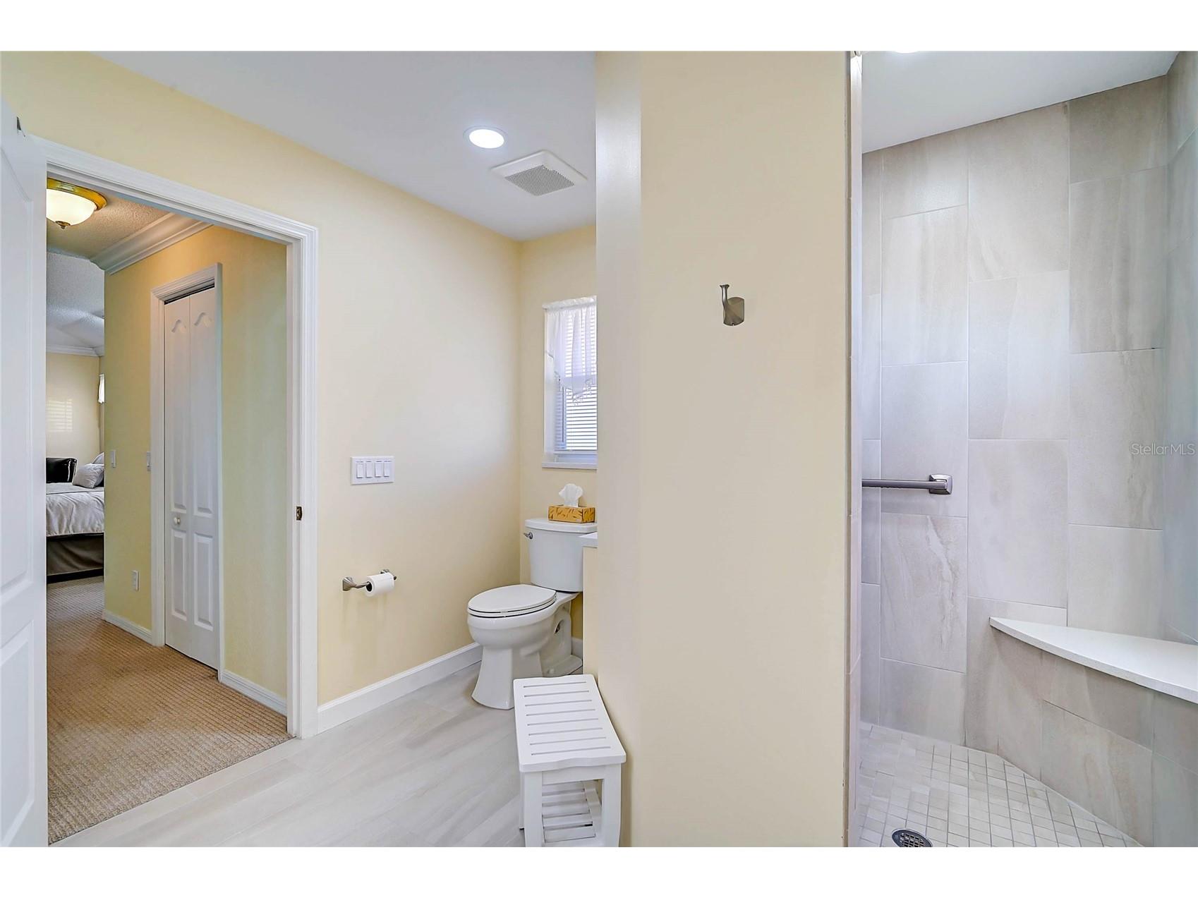 426 Bermuda Isles Circle Venice FL 34292 A4683991 image21