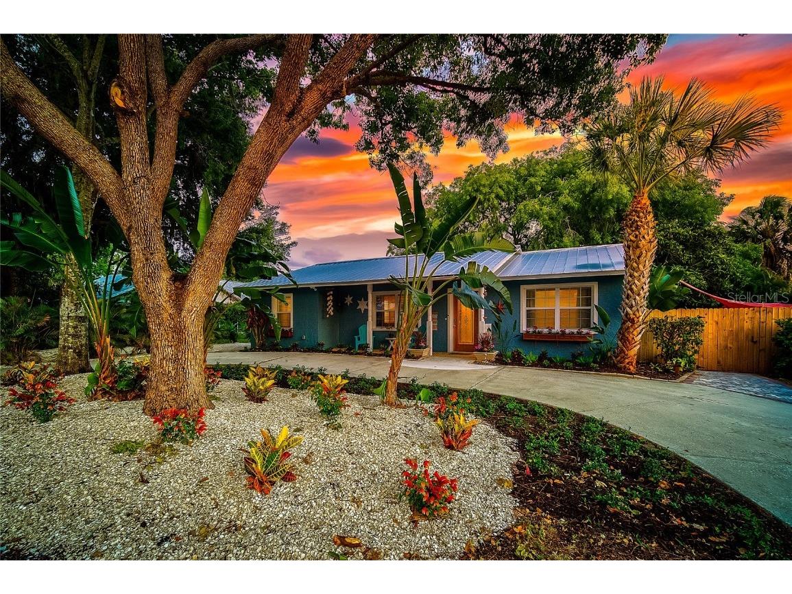 426 Eagles Nest Lane Sarasota FL 34243 A4670606 image1