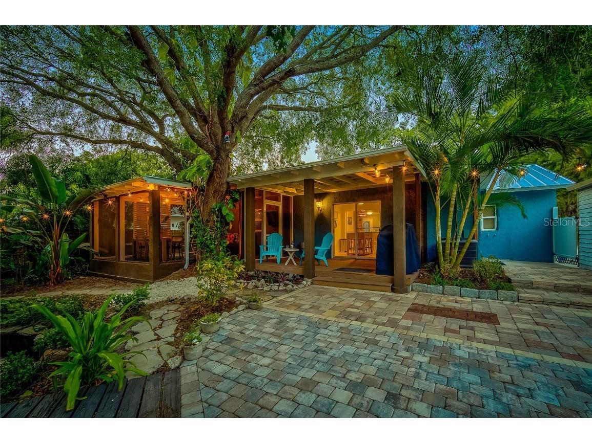 426 Eagles Nest Lane Sarasota FL 34243 A4670606 image2