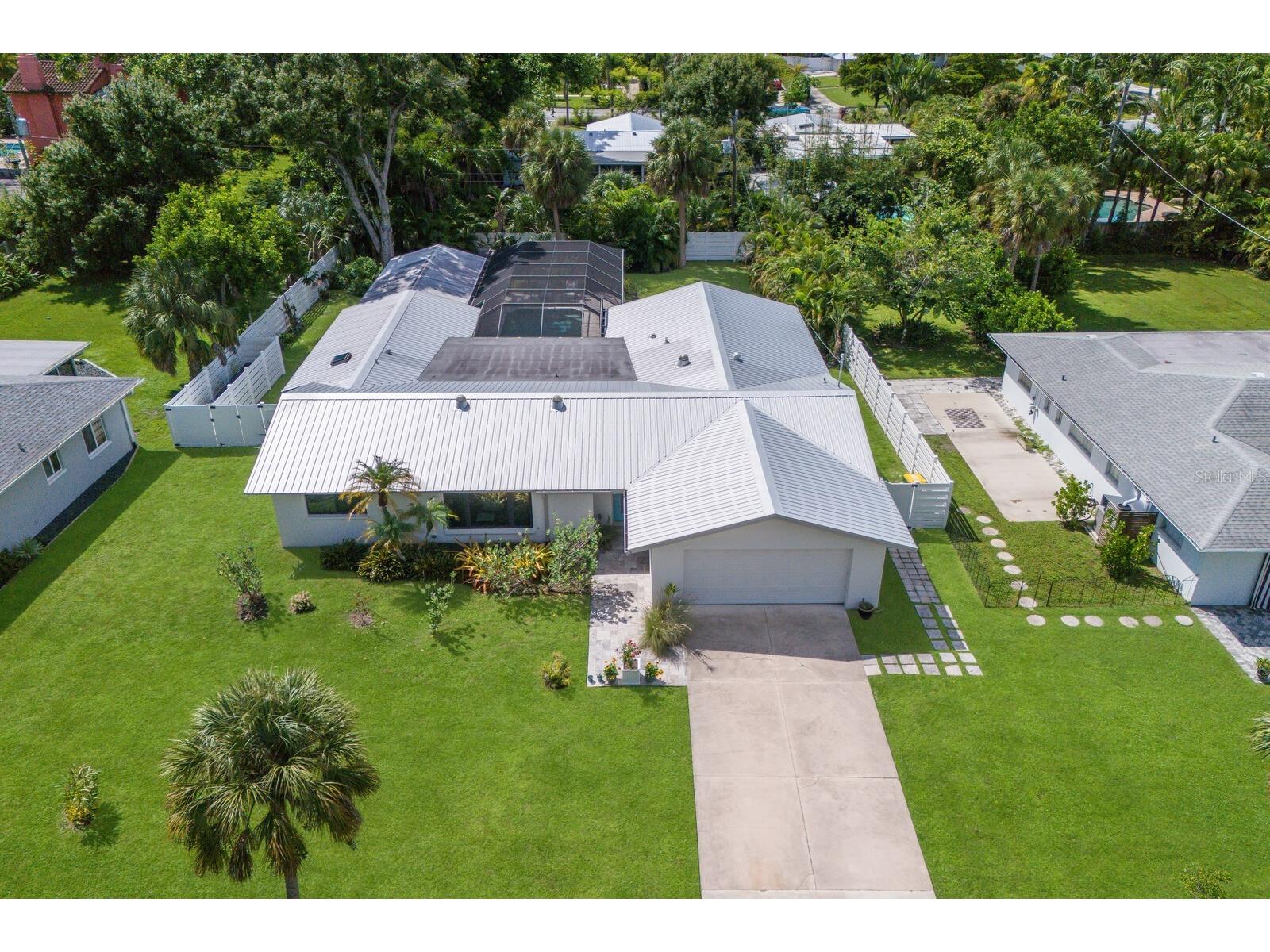 426 N Shore Drive Sarasota FL 34234 A4676229 image1