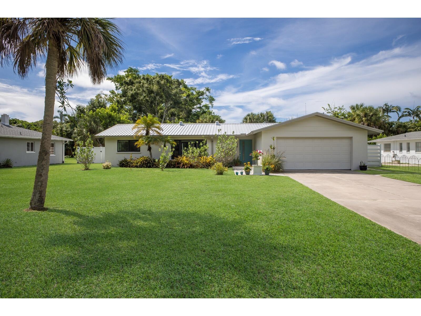 426 N Shore Drive Sarasota FL 34234 A4676229 image2