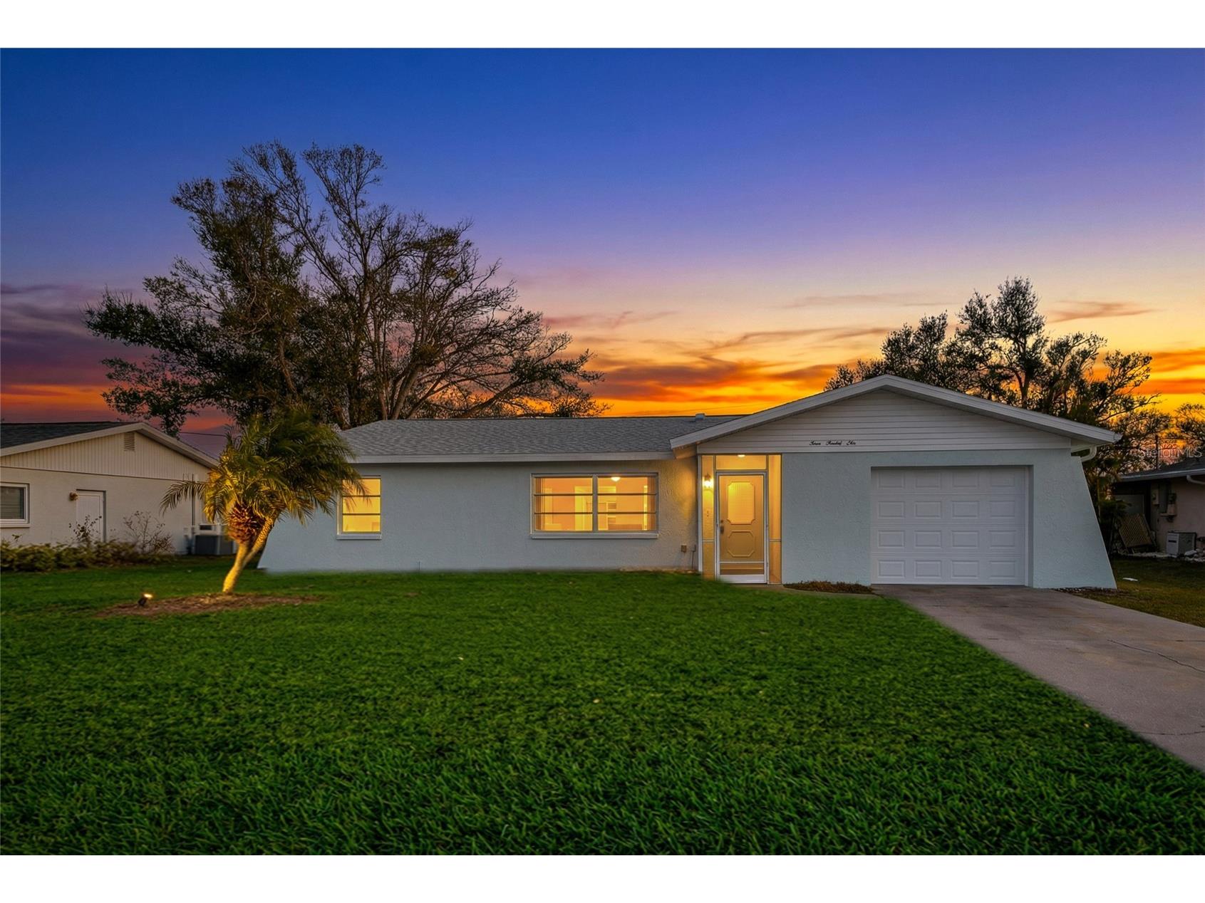 426 Pineview Drive Venice FL 34293 A4681132 image1