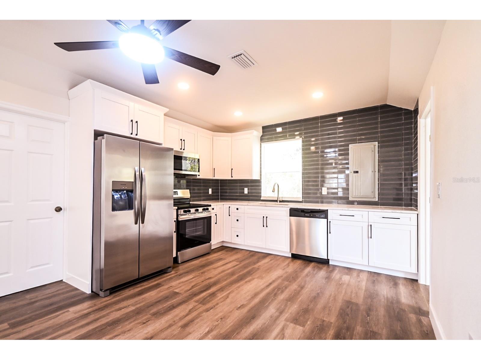 426 S Disston Avenue Tarpon Springs FL 34689 TB8484298 image14