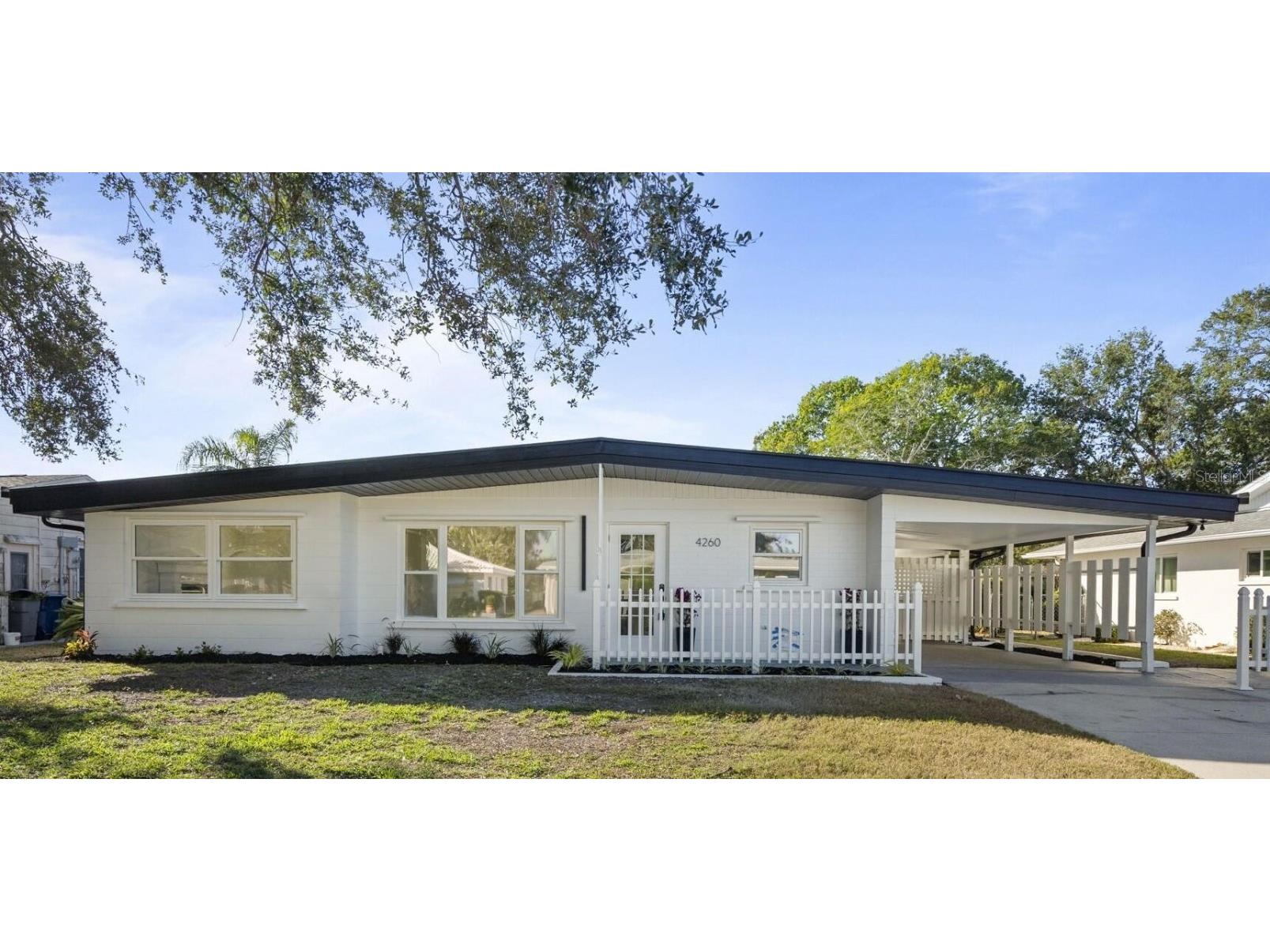 4260 Des Plaines Drive Sarasota FL 34233 O6268775 image1