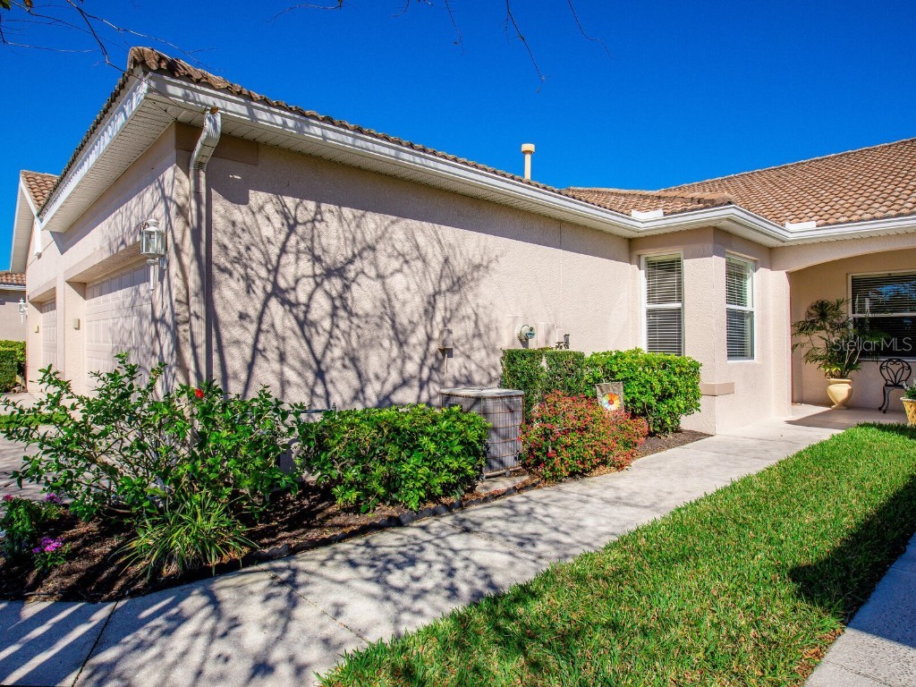 4263 Cascade Falls Drive Sarasota FL 34243 A4560716 image1