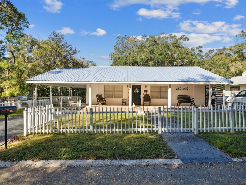 427 Stafford Avenue Brooksville FL 34601 W7860748 image1