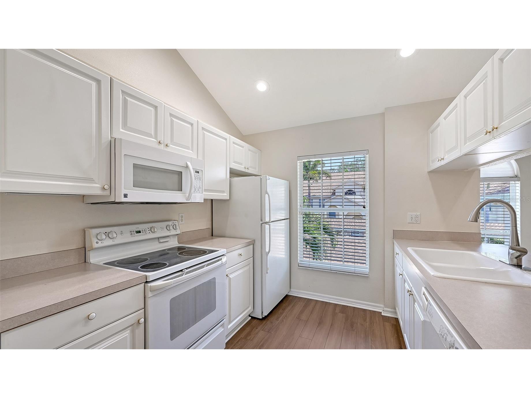 4270 Castlebridge Lane #1723 Sarasota FL 34238 A4692087 image15