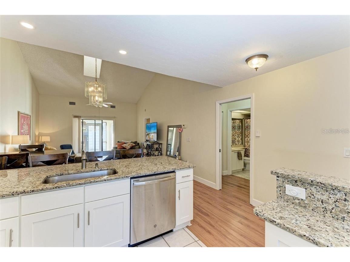 428 40th Court W Palmetto FL 34221 A4649394 image8