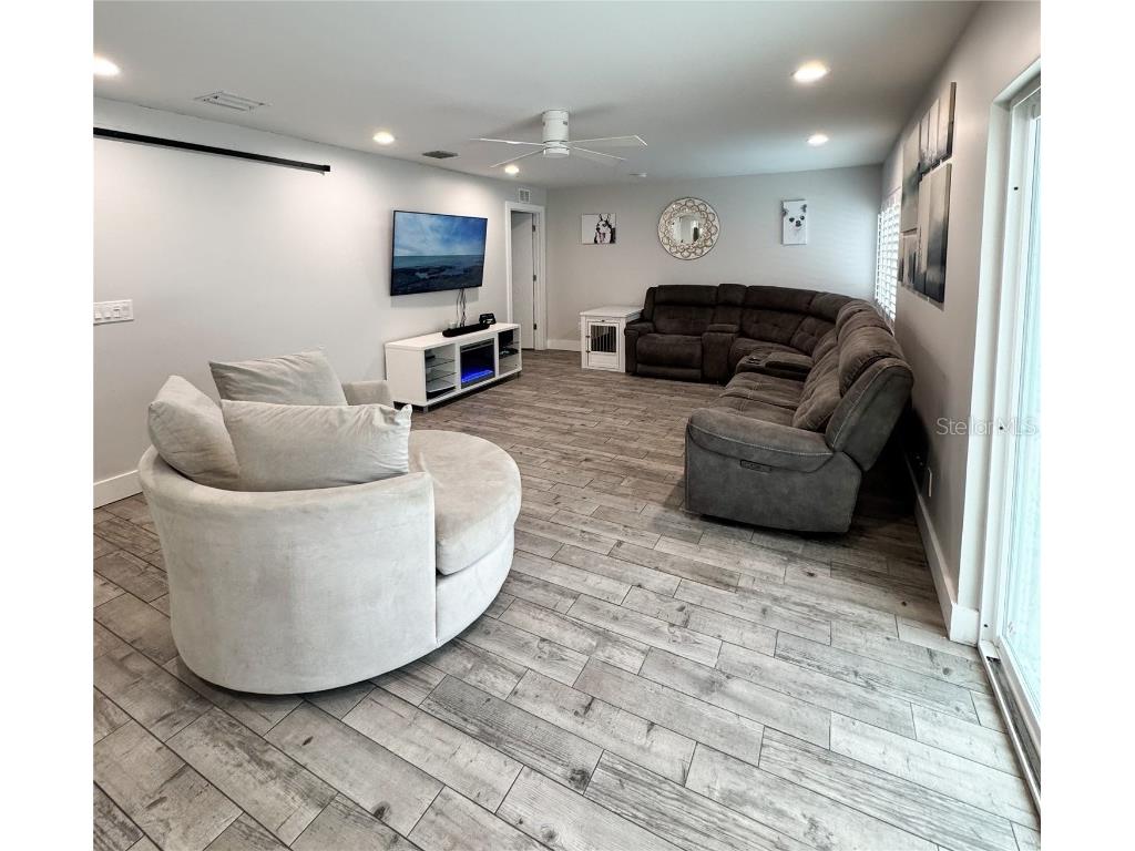 428 45th Avenue N Saint Petersburg FL 33703 TB8370790 image14