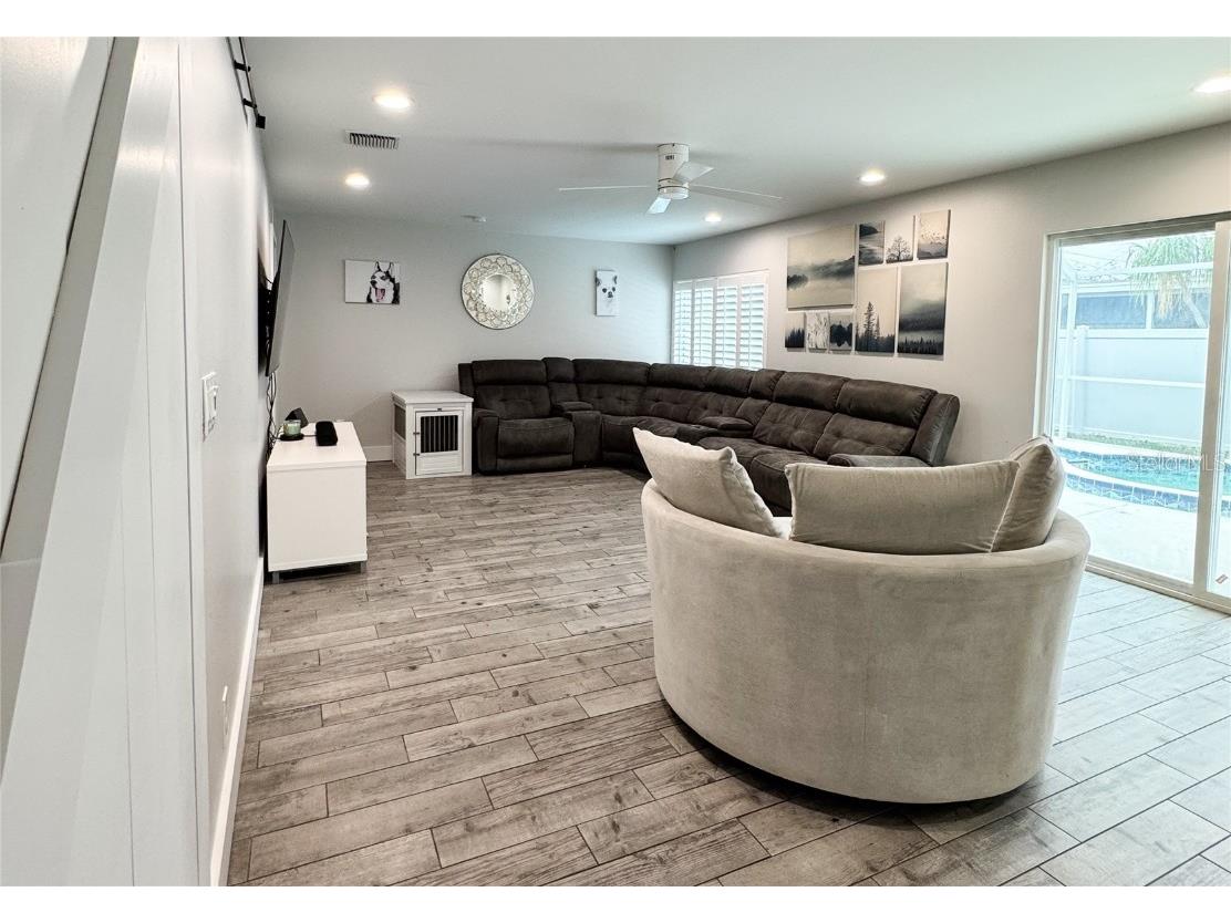 428 45th Avenue N Saint Petersburg FL 33703 TB8370790 image16