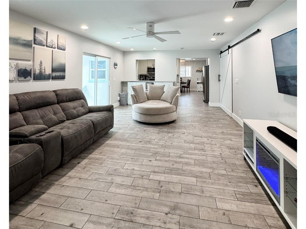 428 45th Avenue N Saint Petersburg FL 33703 TB8370790 image17