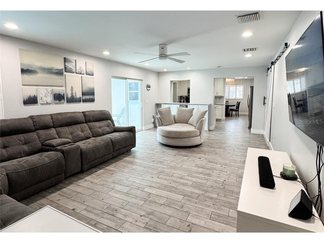 428 45th Avenue N Saint Petersburg FL 33703 TB8370790 image19