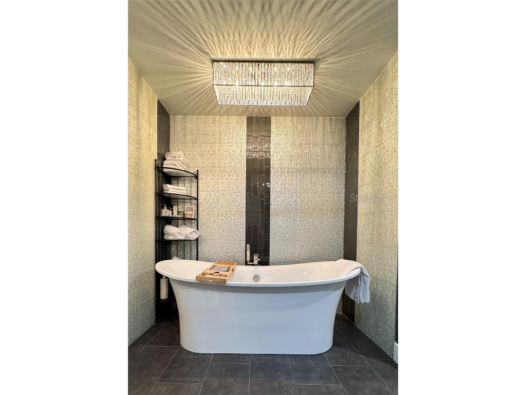 428 45th Avenue N Saint Petersburg FL 33703 TB8370790 image45