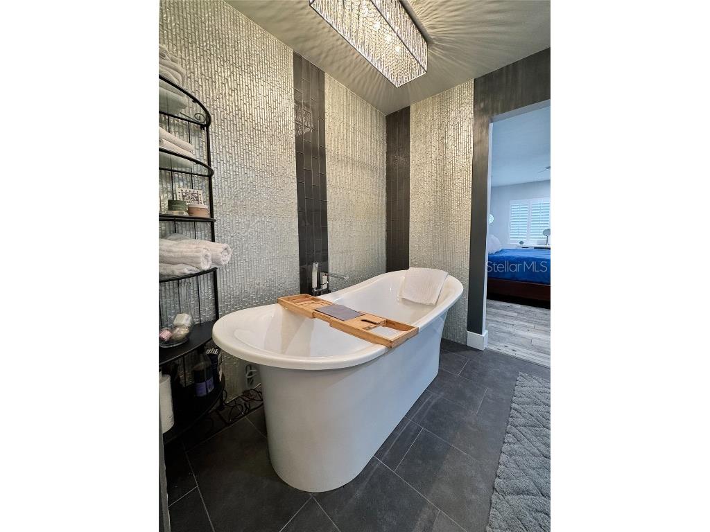 428 45th Avenue N Saint Petersburg FL 33703 TB8370790 image46