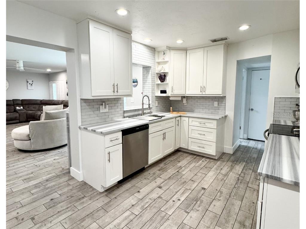 428 45th Avenue N Saint Petersburg FL 33703 TB8370790 image7