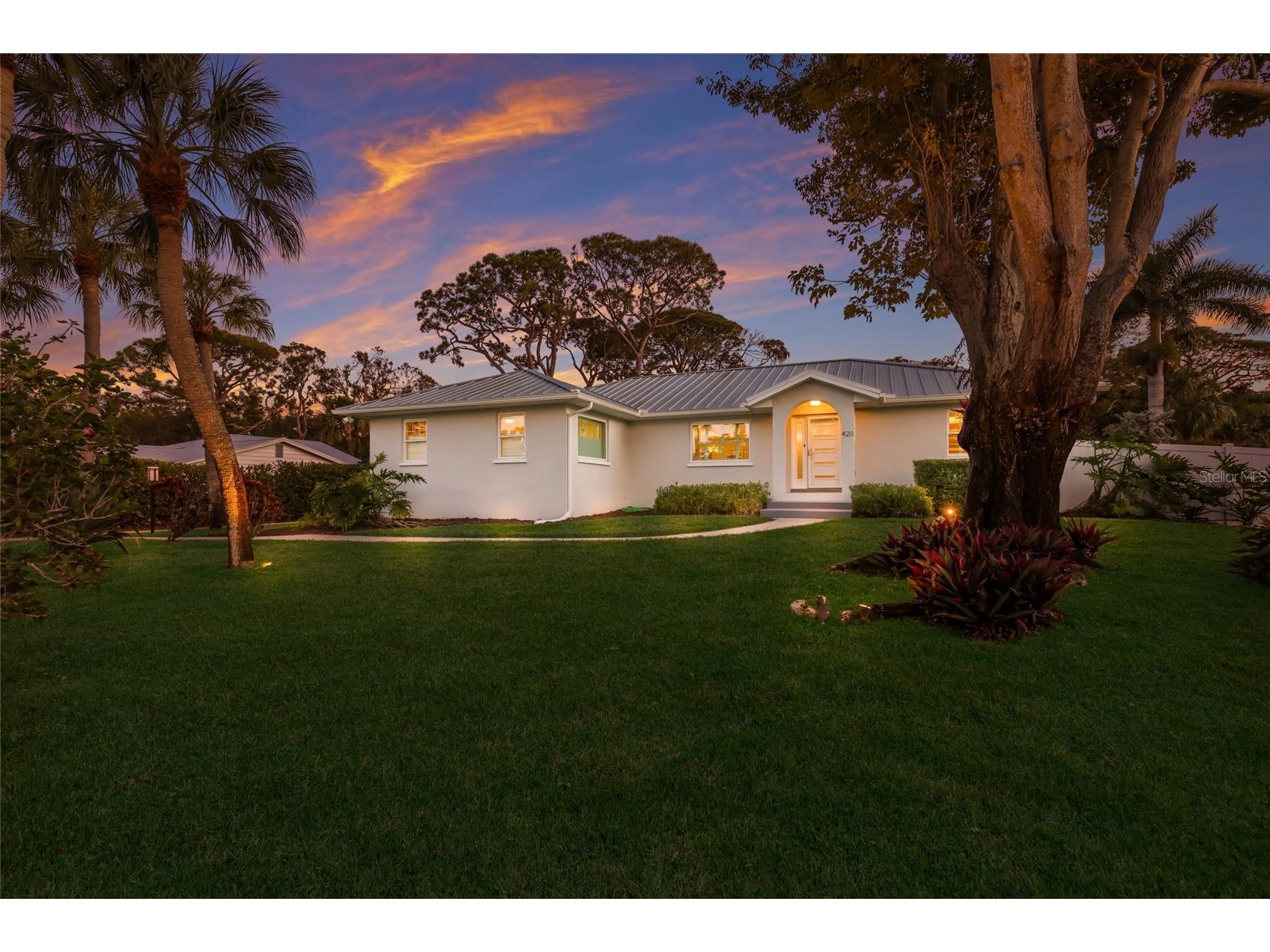 428 Sapphire Drive Sarasota FL 34234 A4679800 image1