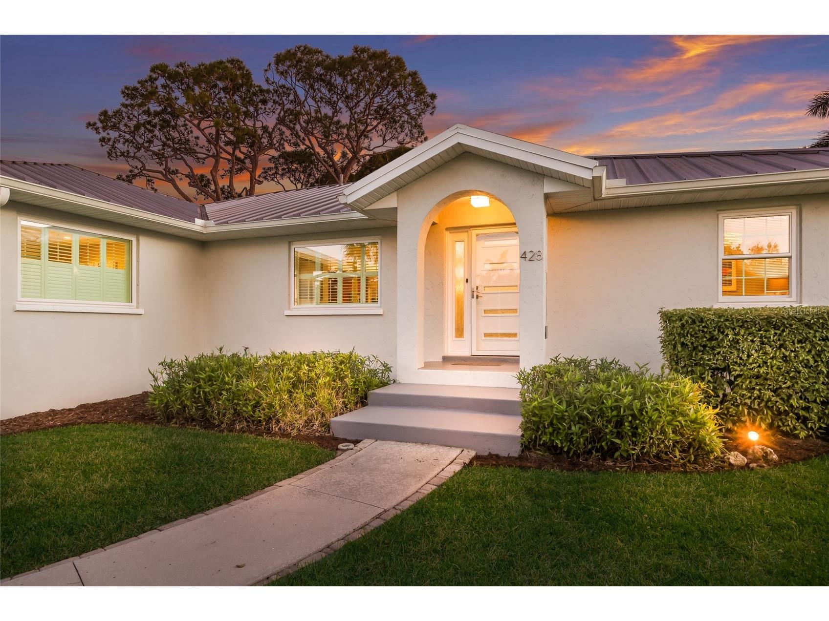 428 Sapphire Drive Sarasota FL 34234 A4679800 image2