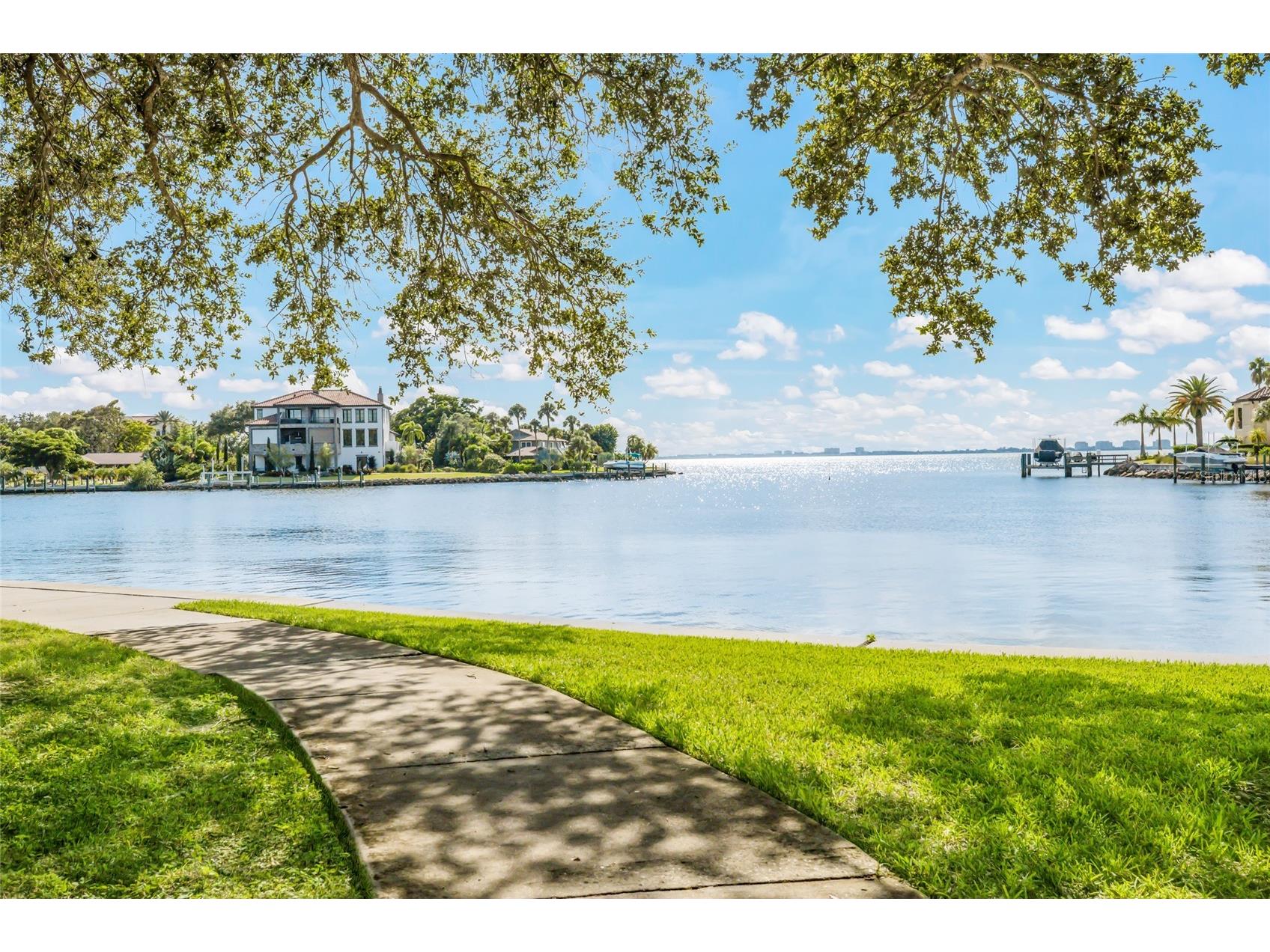 428 Sapphire Drive Sarasota FL 34234 A4679800 image51