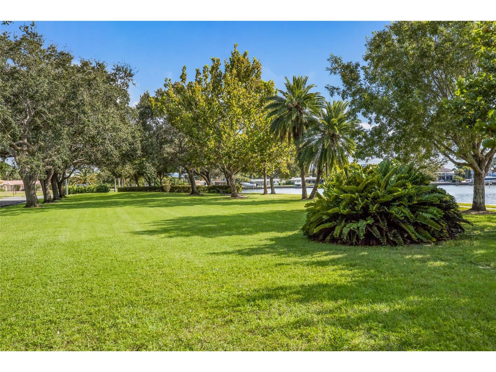 428 Sapphire Drive Sarasota FL 34234 A4679800 image52