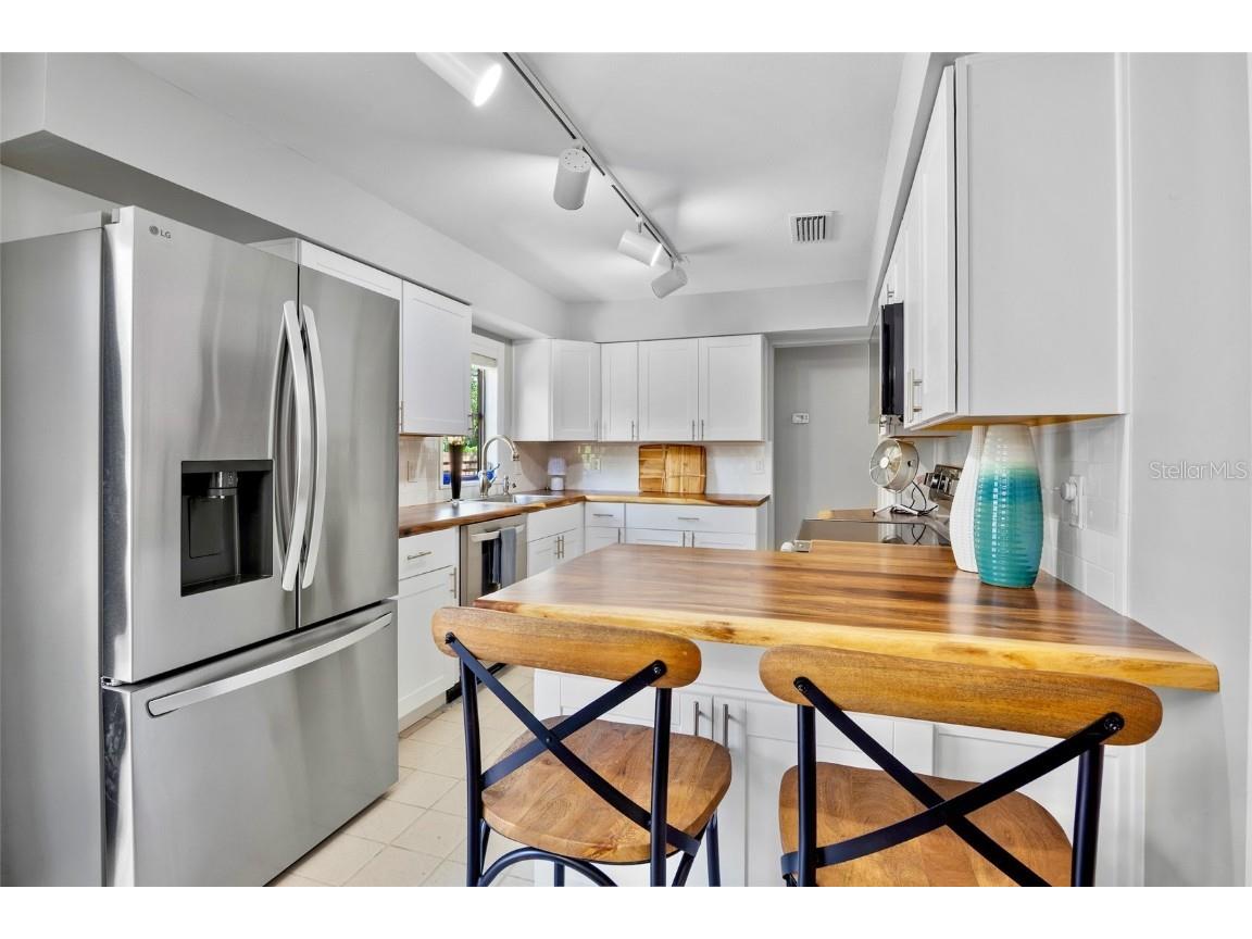 428 Siesta Drive Sarasota FL 34242 A4661294 image16