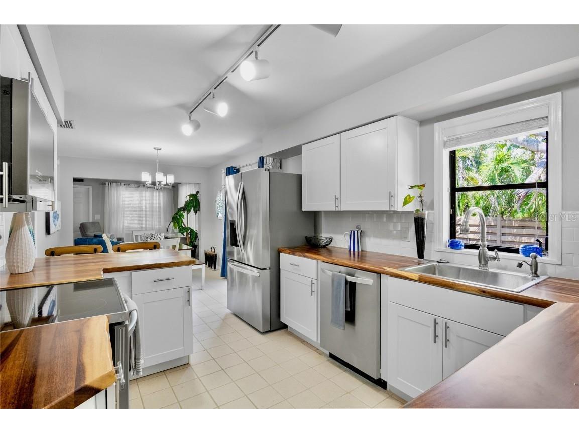 428 Siesta Drive Sarasota FL 34242 A4661294 image17