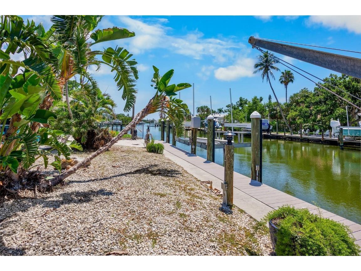 428 Siesta Drive Sarasota FL 34242 A4661294 image2