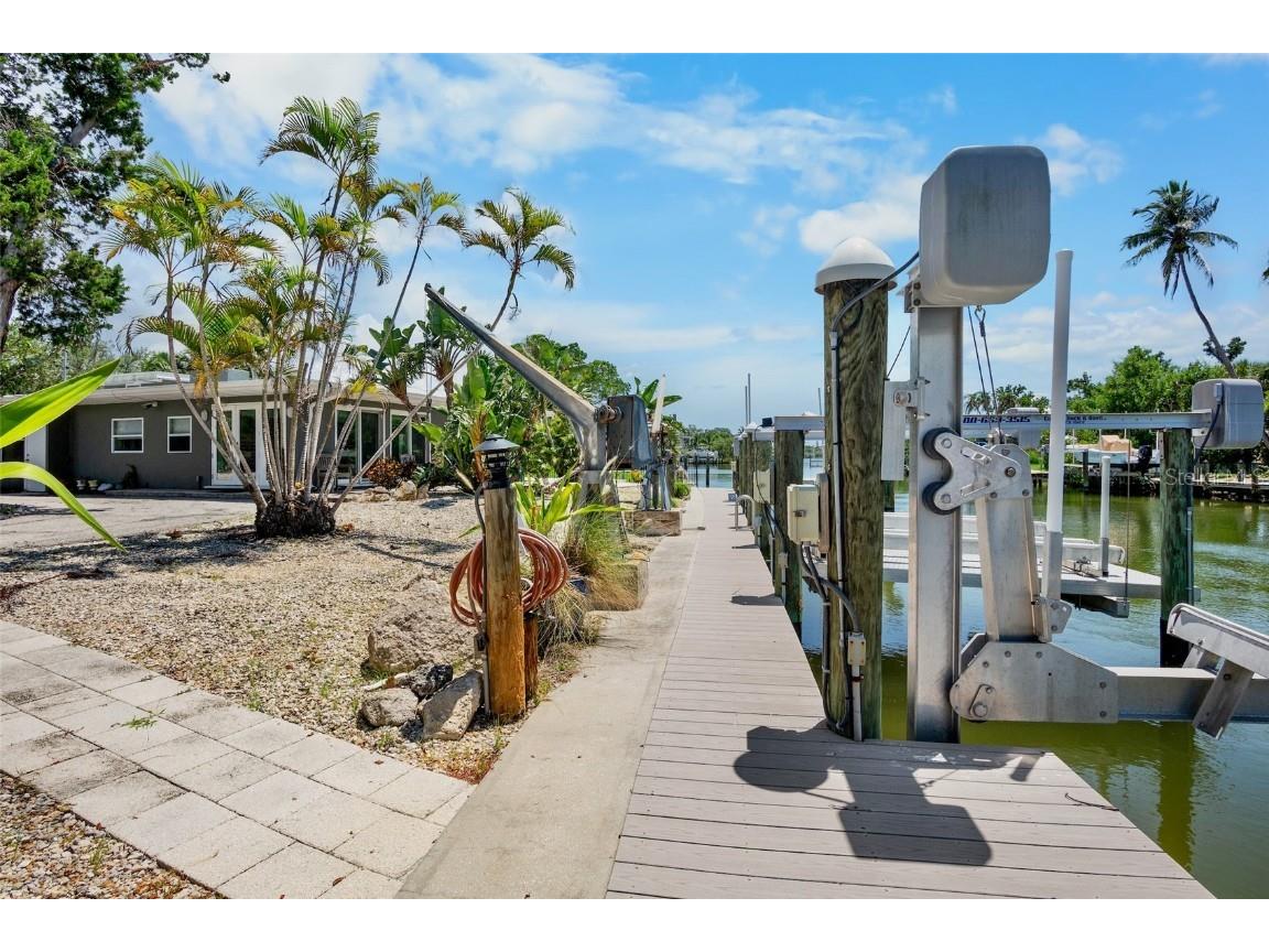 428 Siesta Drive Sarasota FL 34242 A4661294 image3