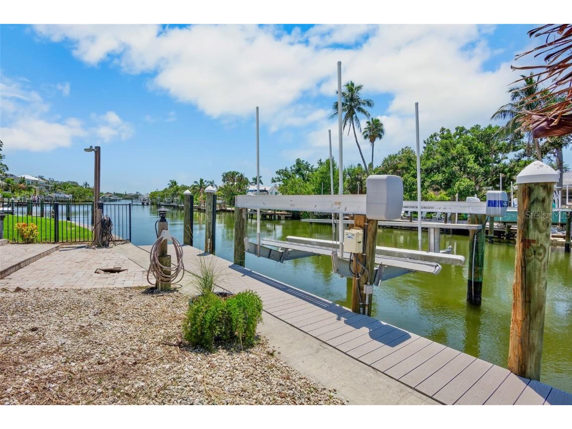 428 Siesta Drive Sarasota FL 34242 A4661294 image5