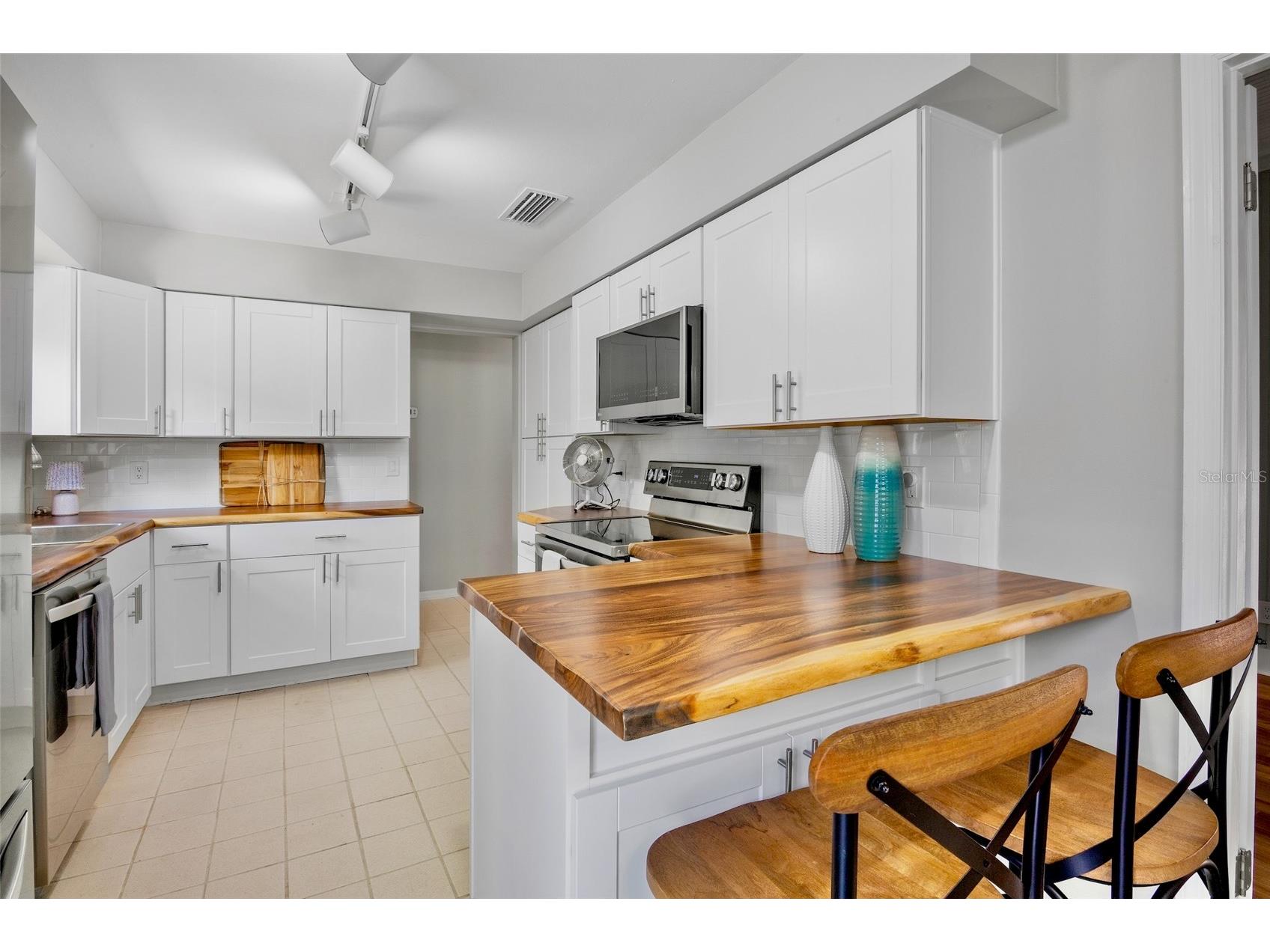 428 Siesta Drive Sarasota FL 34242 A4661788 image15