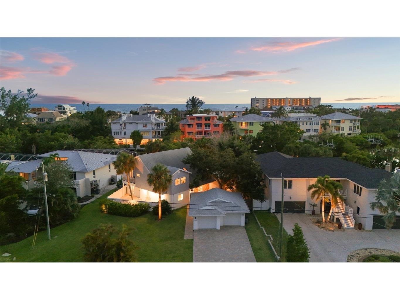 430 Island Circle Sarasota FL 34242 A4660296 image1